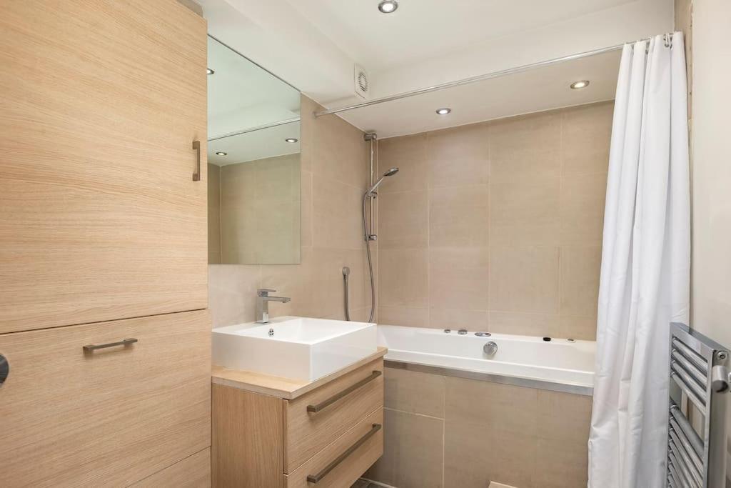 ' Luxury & Spacious 4 Bed 4 Bath Apartment ' London Exteriör bild