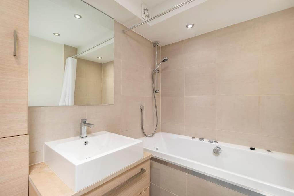 ' Luxury & Spacious 4 Bed 4 Bath Apartment ' London Exteriör bild